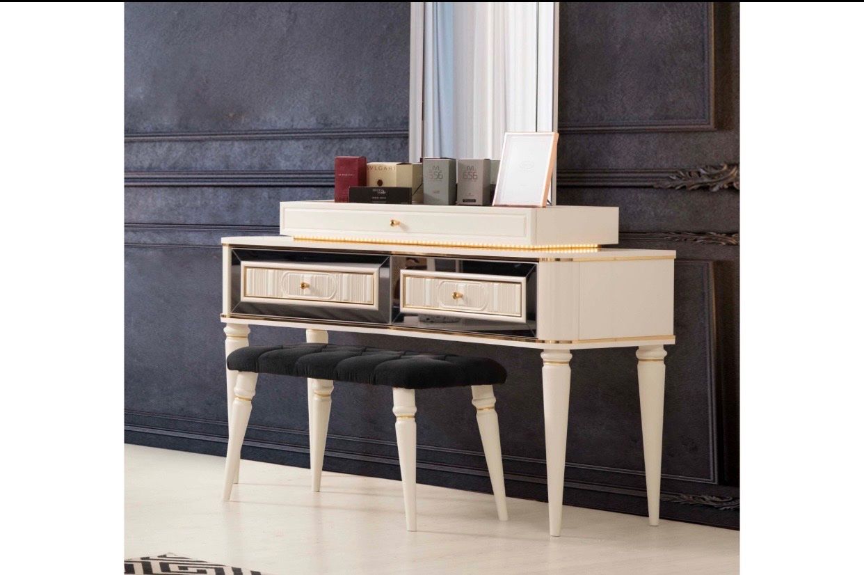 Tavoli da trucco: Eleganter Schminktisch mit Hocker – Usato da Winterthur venduto da mar_h9p2