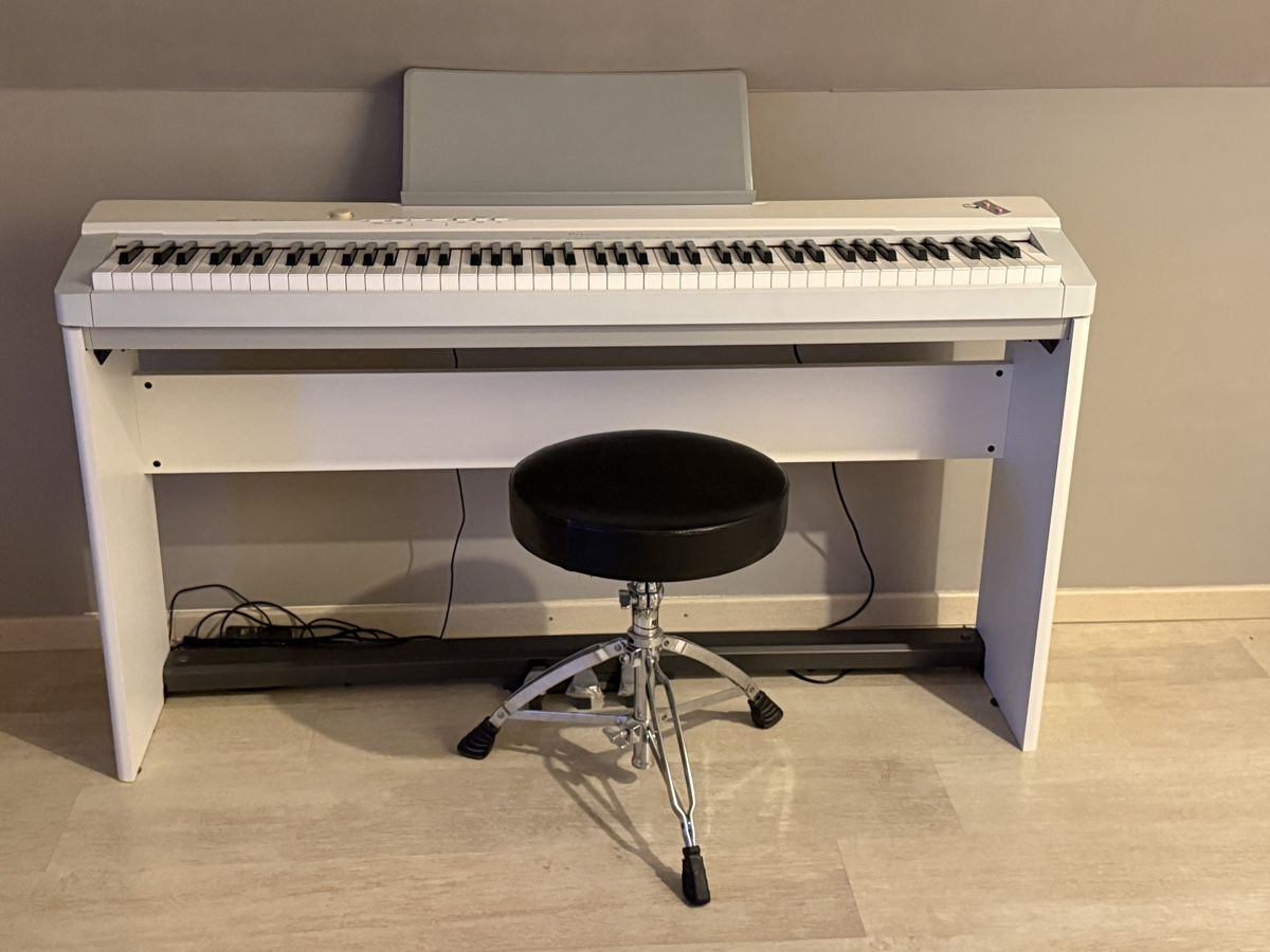 Strumenti musicali: Keyboard – Usato da Berikon venduto da Sigz