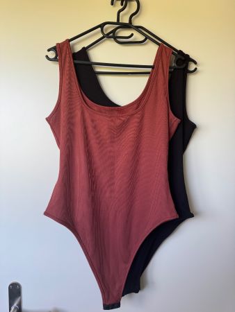 2 Bodysuits Schwarz/Rostbraun