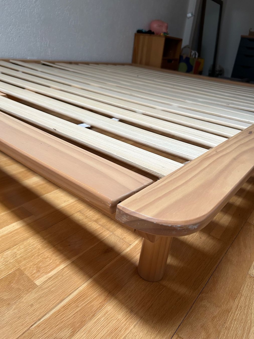 Lits: Holzbettgestell Lattenrost – D'occasion à Bern par Dimsch 1