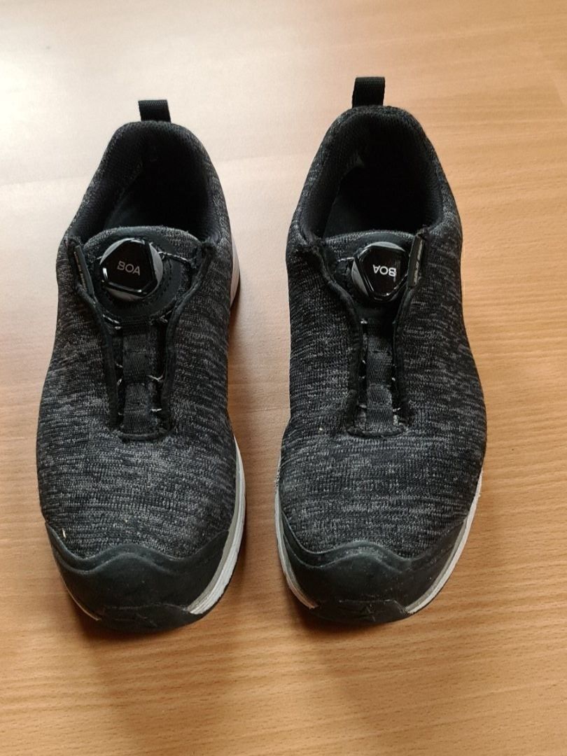 Scarpe da donna: Arbeitsschuhe mit Stahlkappe 36 – Usato da Niederbipp venduto da Tamara15101995