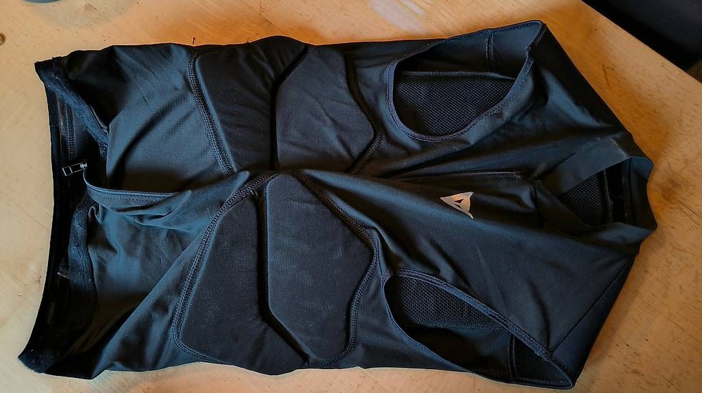 Protezioni & Imbottiture: Rückenpanzer DAINESE – Usato da Winterthur venduto da Noah_Maghrebi 2