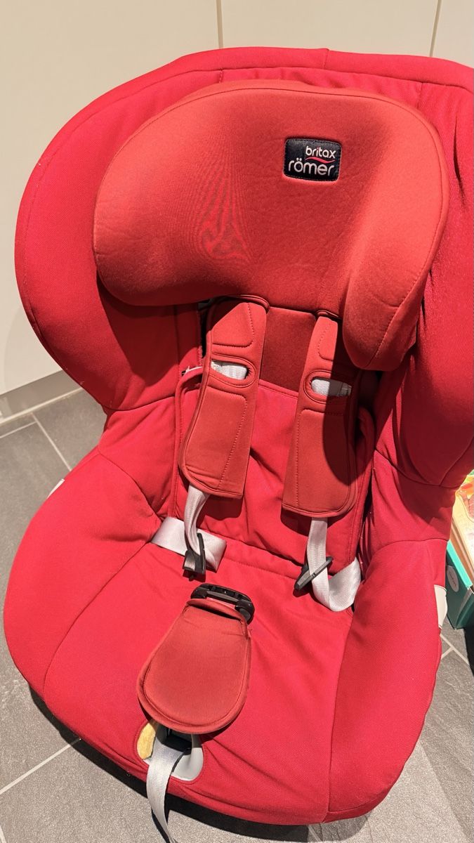 Britax Römer Seggiolini per auto: Britax Römer Autositz Top Zustand, Rot – Usato da Hagendorn venduto da VS0506