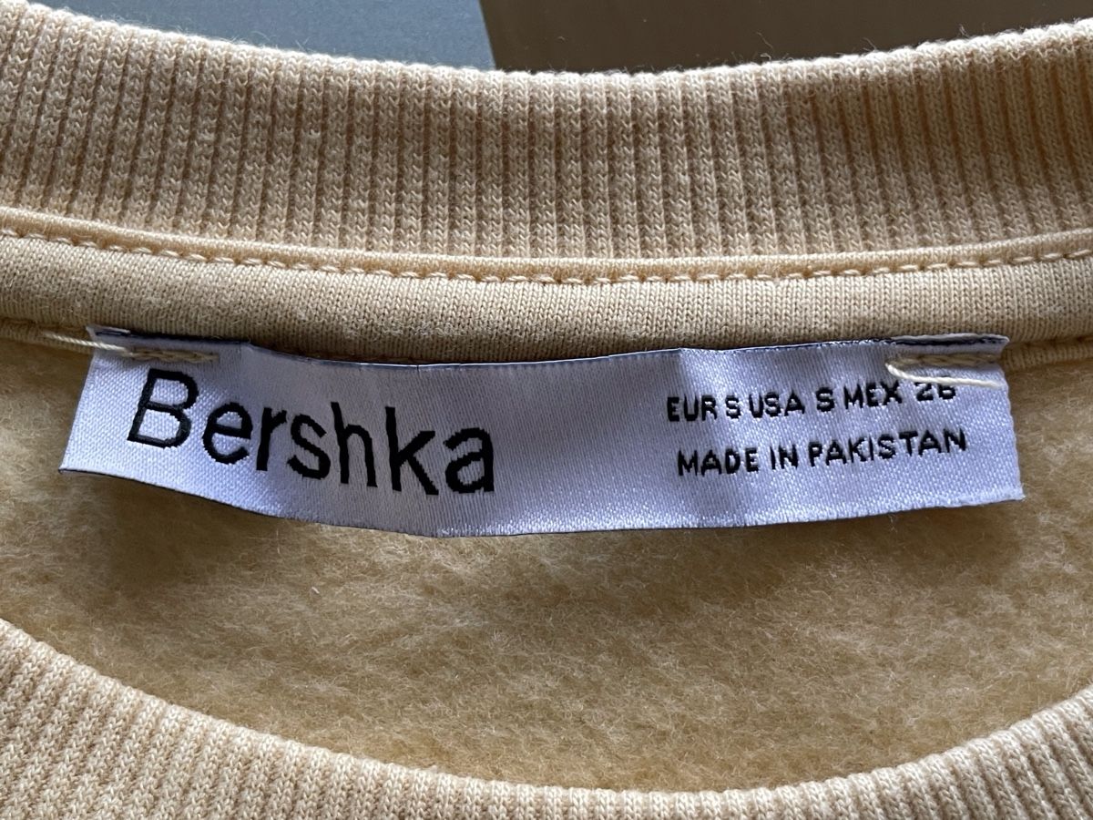 Bershka Pullover & Sweatshirts: Pull oversize Bershka Texas jaune pâle, taille S, neuf ! – Neu und originalverpackt aus Vuadens von Nina11 4