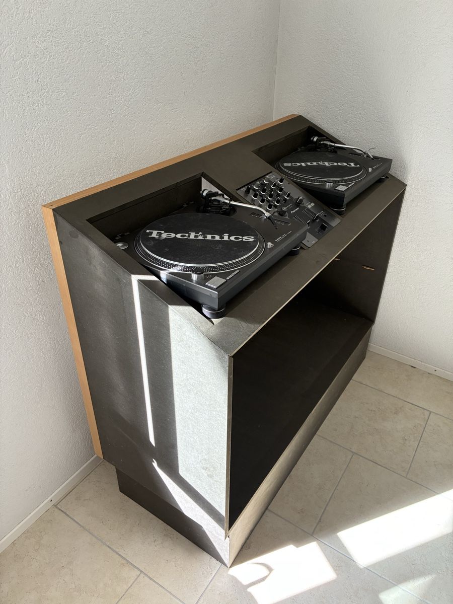 Console di mixaggio: DJ Table (für 2 Technics MK2 Turntables) – Usato da Goldswil venduto da Simonsays 1