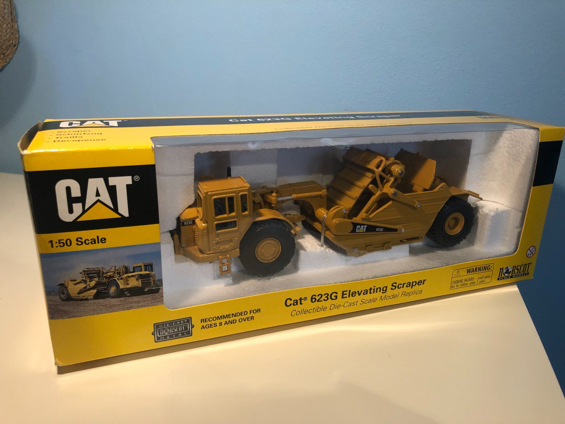 Caterpillar Modellbausätze & Standmodelle: CAT 623G Elevating Scraper Model 1:50 Norscot – Neu und originalverpackt aus Wängi von simca76
