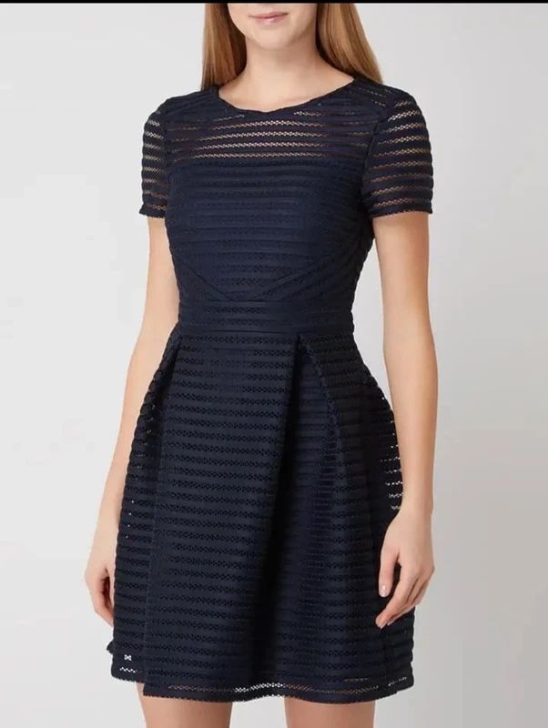 Vestiti: Cocktailkleid Swing dunkelblau Grösse 34 – Nuovo (secondo la descrizione) da Hunzenschwil venduto da gurrli