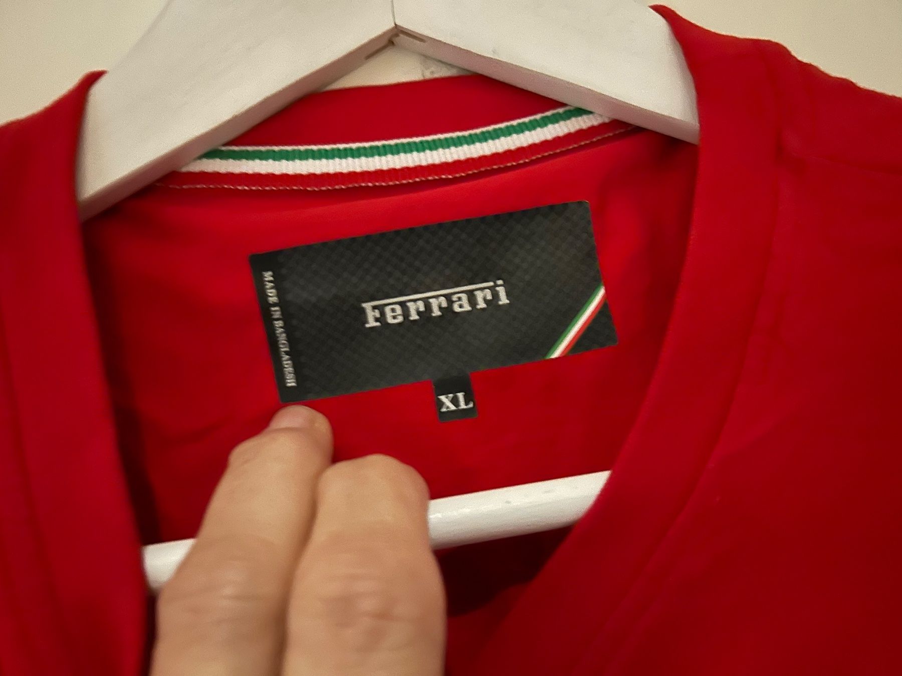 Ferrari T-shirt: Ferrari Shirt – Usato da Zumikon venduto da Uranus88 1