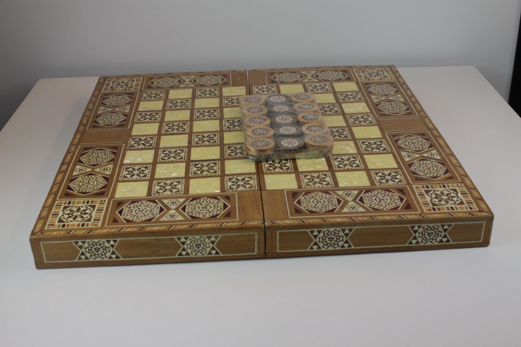 Giochi: Schach & Backgammonspiel Intarsien Perlmutt – Usato da Basel venduto da IRMAundFRED 1