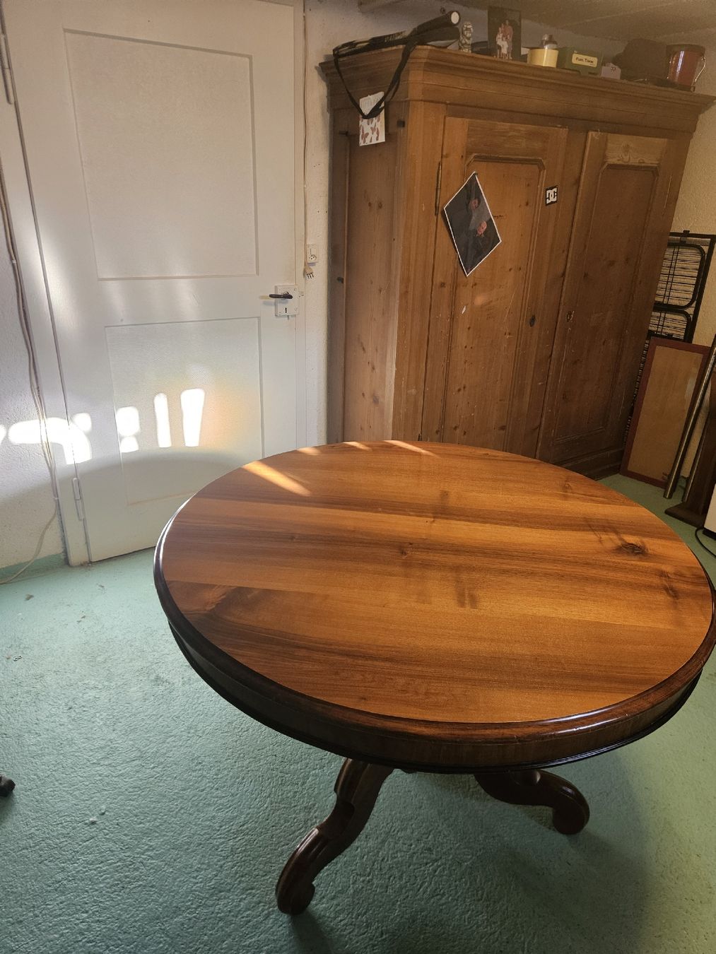 Holzartikel: Nussbaumtisch – Gebraucht aus Glarus von chris8750 3