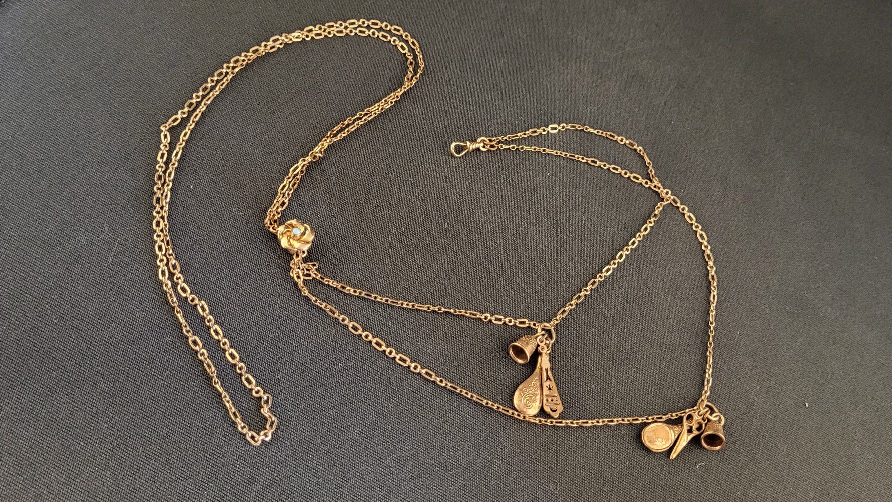 Autres accessoires pour montres: Uhren-Kette mit Anhängern und Schieber – D'occasion à Basel par spinne02