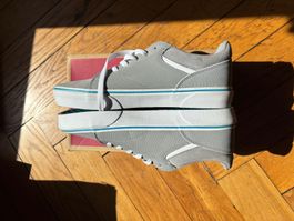 Vans grise