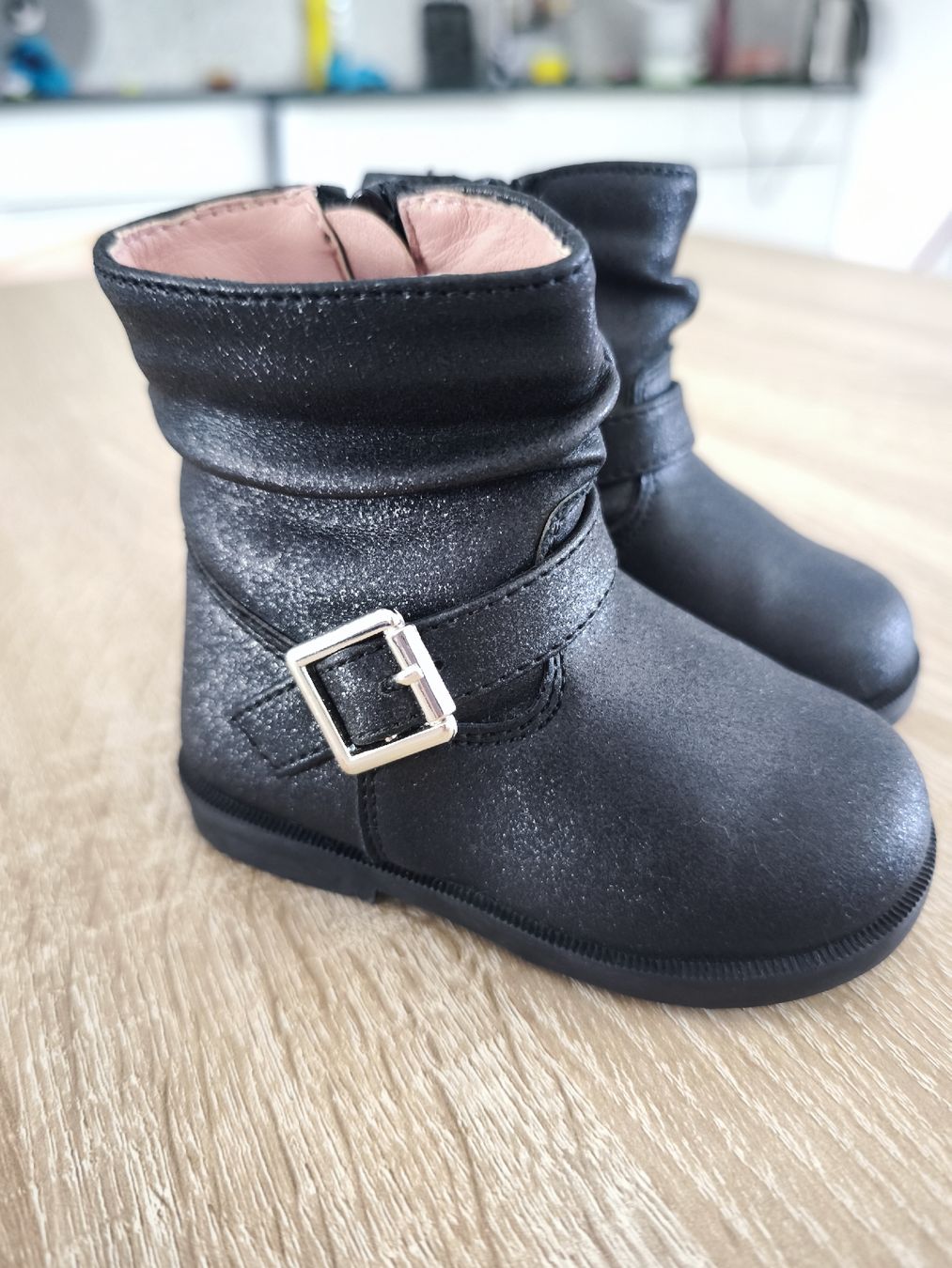 Scarpe per ragazzi: Kinderstiefel schwarz 20 – Nuovo (secondo la descrizione) da Studen BE venduto da Dianatorres 2
