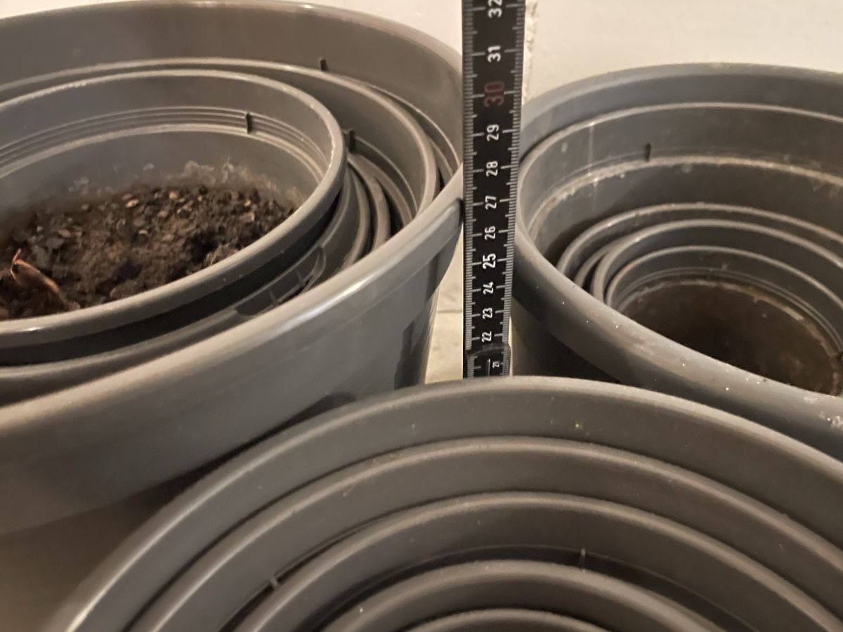 Vasi per fiori: Mehrere Plastik Blumentöpfe  – Usato da Winkel venduto da jen_5wrx 1