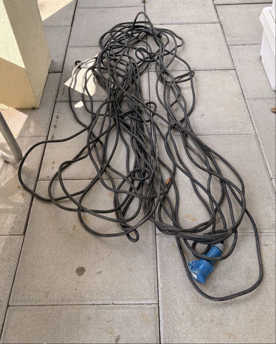 Mennekes Câbles: Extension Cable MENNEKES 16A 200-250V – D'occasion à Steinmaur par CG_ZH 2