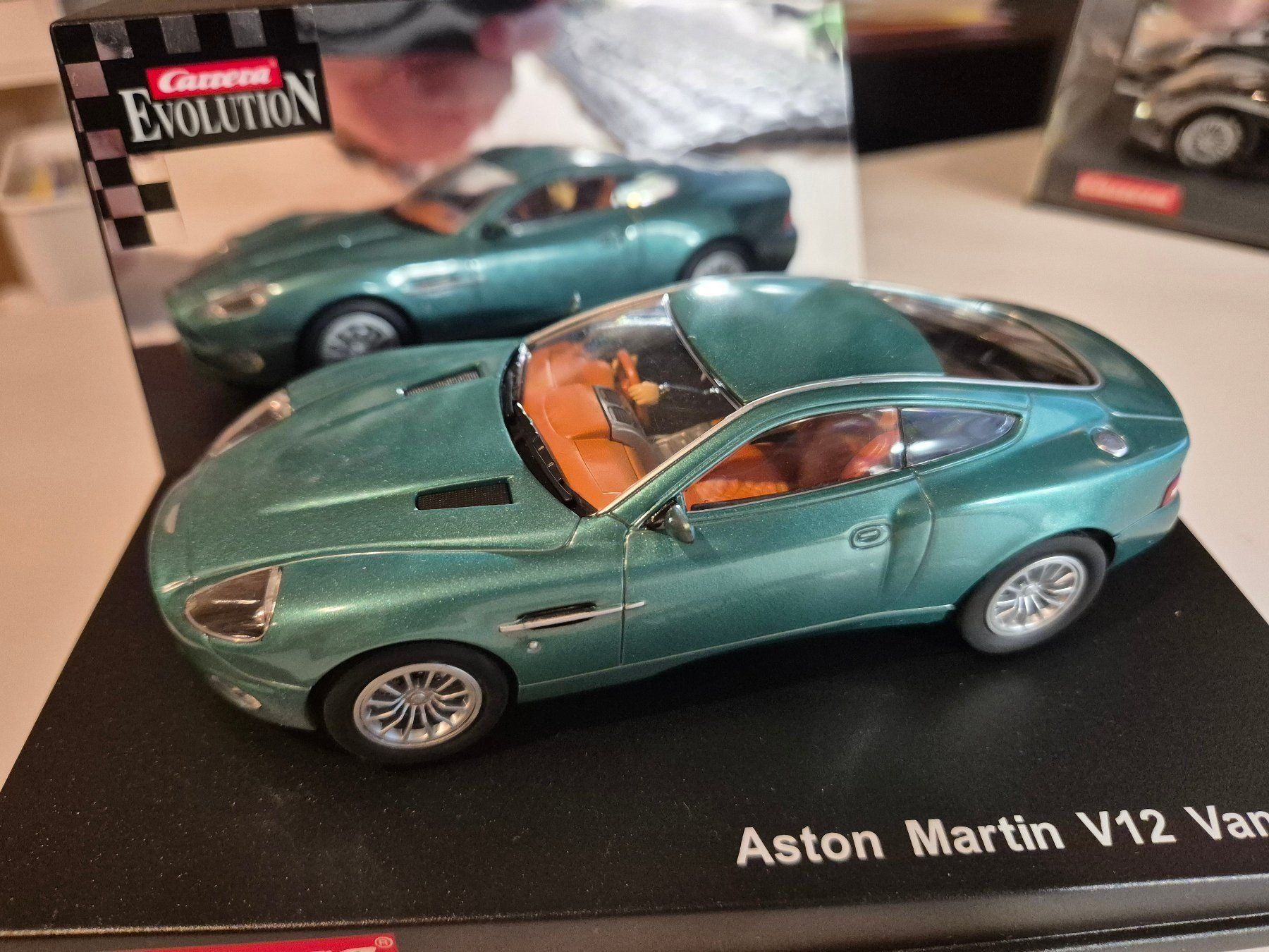Carrera Piste: Carrera Evolution Aston Martin V12 Vanquish – Nuovo e nell'imballaggio originale da Ennetbürgen venduto da Perlen01