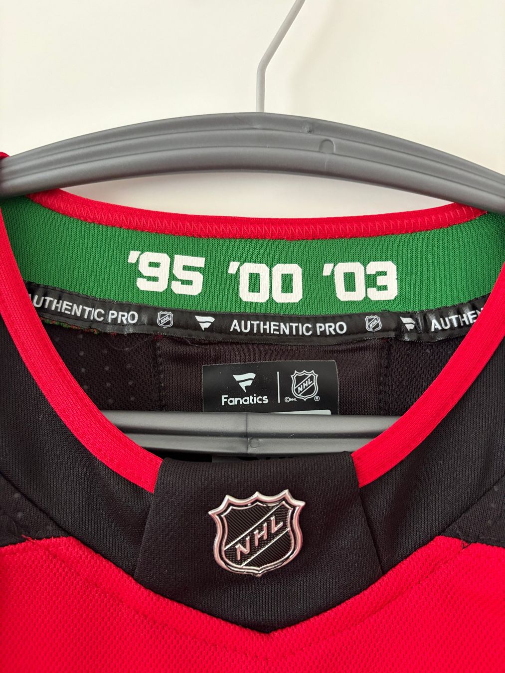 Scarpe, pantaloni & magliette da ginnastica: Kindertrikot New Jersey Devils #28 Timo Meier Gr. M – Nuovo (secondo la descrizione) da Wenslingen venduto da wazza1878 5