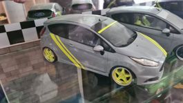 Ford Fiesta ST Modellauto grau mit gelben Streifen,Felgen.