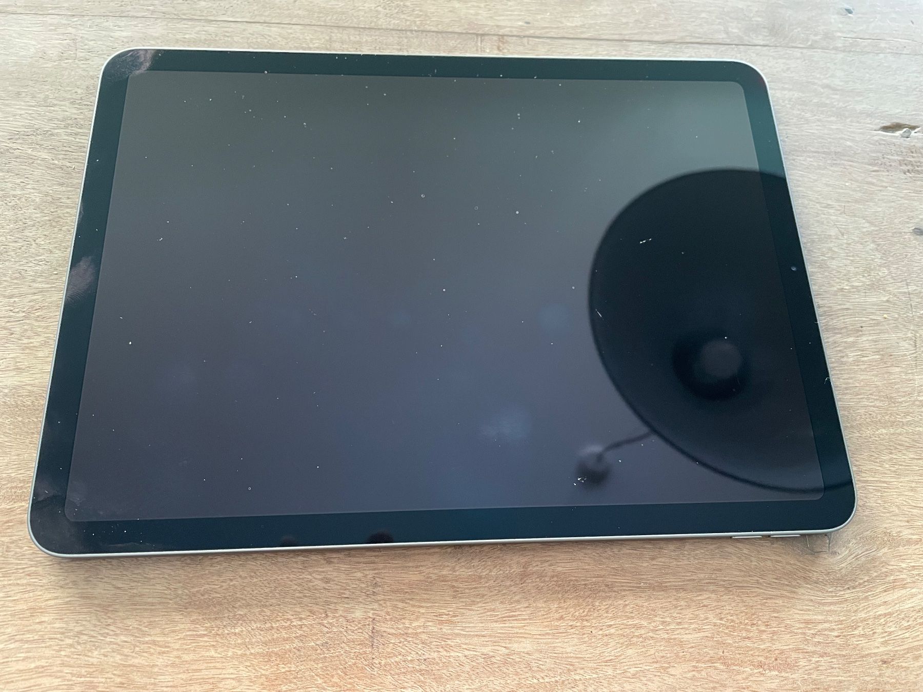 Apple Tablet PC: IPAD Air 4. Generation mit IPAD OS Version 18.6.2 64GB – Usato da Bonstetten venduto da Pina15