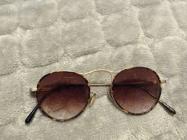 Je vends des lunettes de soleil.