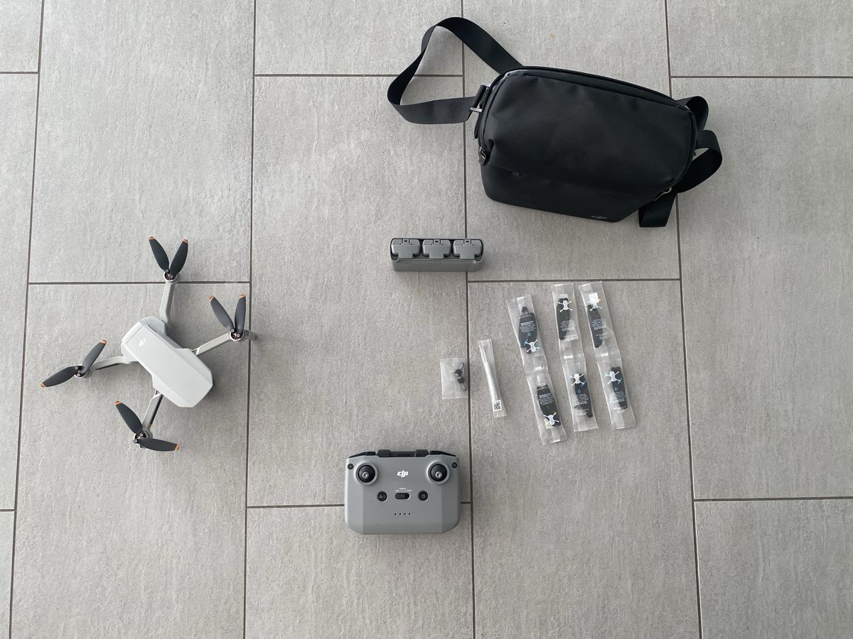 DJI Videocamere: DJI Mini 2 Fly More Combo Drohne neuwertig – Nuovo (secondo la descrizione) da Chur venduto da rei_8cyw 3