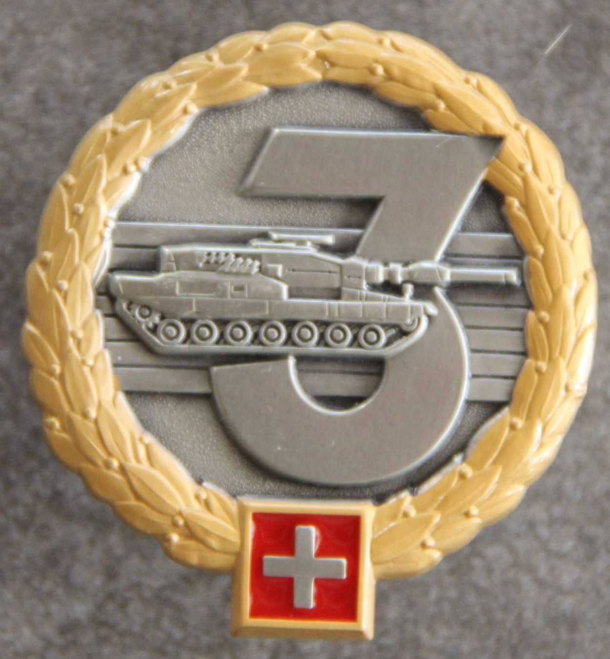 Schweizer Armee Placchette & Badge: Pz Br 3, Stab gold, Beretabzeichen – Usato da Belp venduto da Tomsek