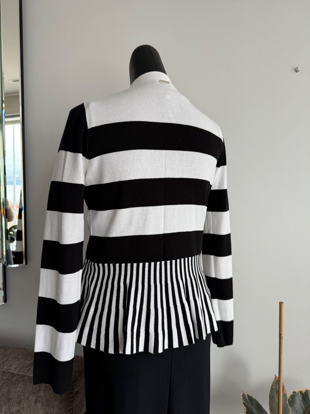 Liu Jo Jacken: Neue Liu Jo Strickjacke Jacke Gr.L – Gebraucht aus Altendorf von RedHairBeast 3