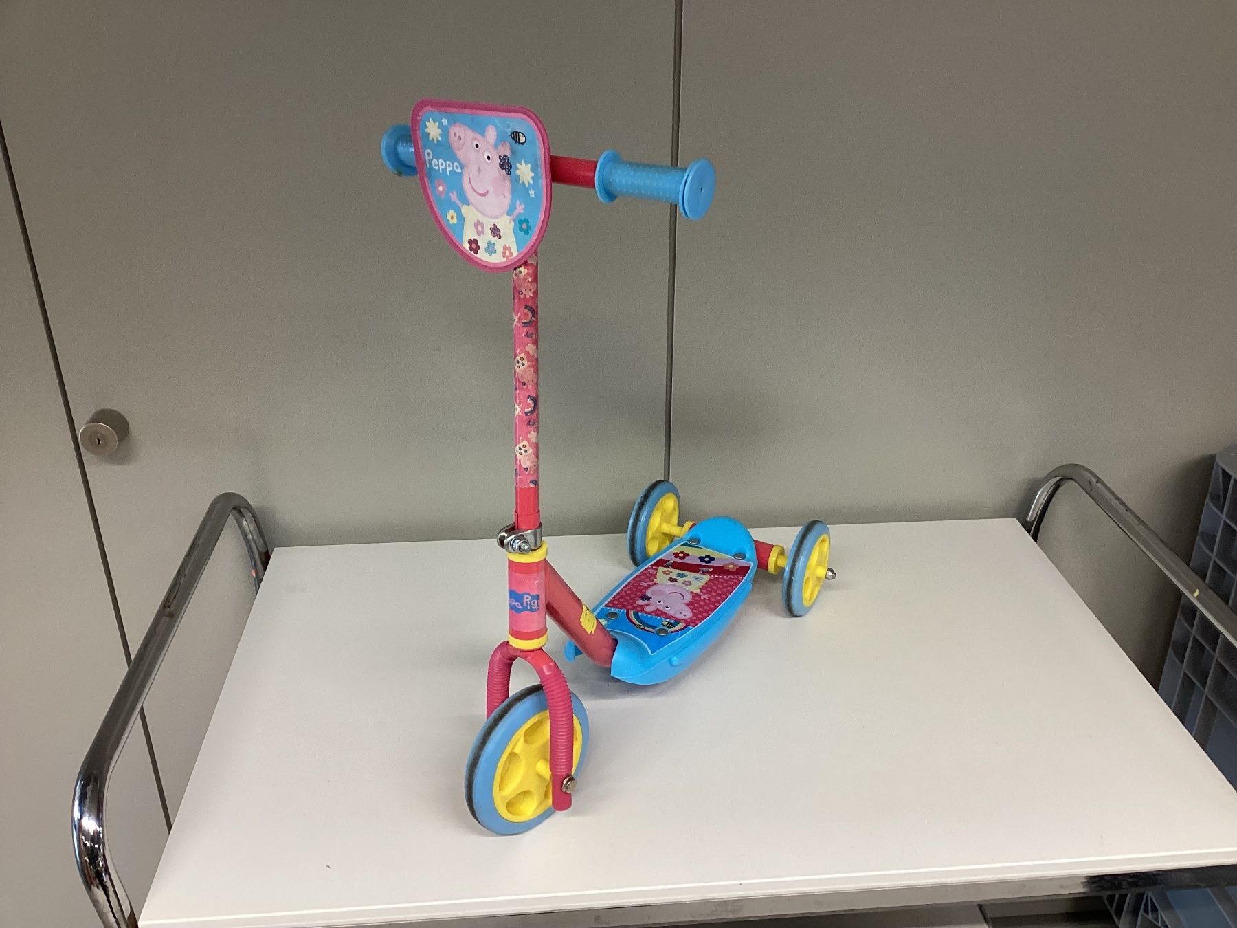 Veicoli per bambini: Süsser Peppa Pig Kinderroller 3-Rad -Wiitergäh – Usato da Zug venduto da GGZatWork 2