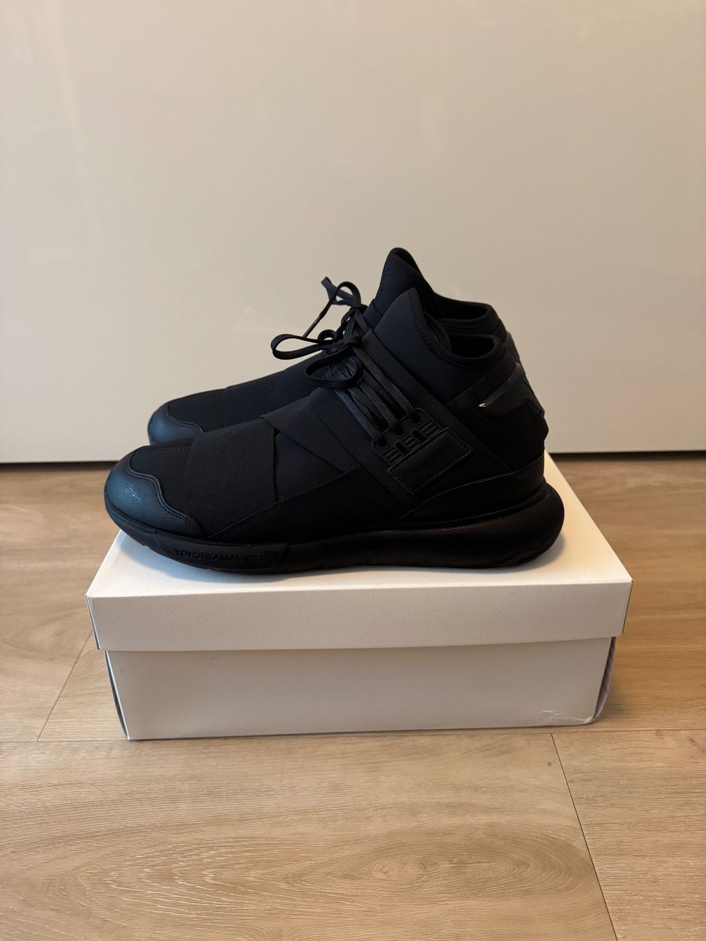 Y-3 Scarpe da uomo: Adidas Y-3 Qasa Gr. 45 1/3 – Usato da Wädenswil venduto da Sneakerio