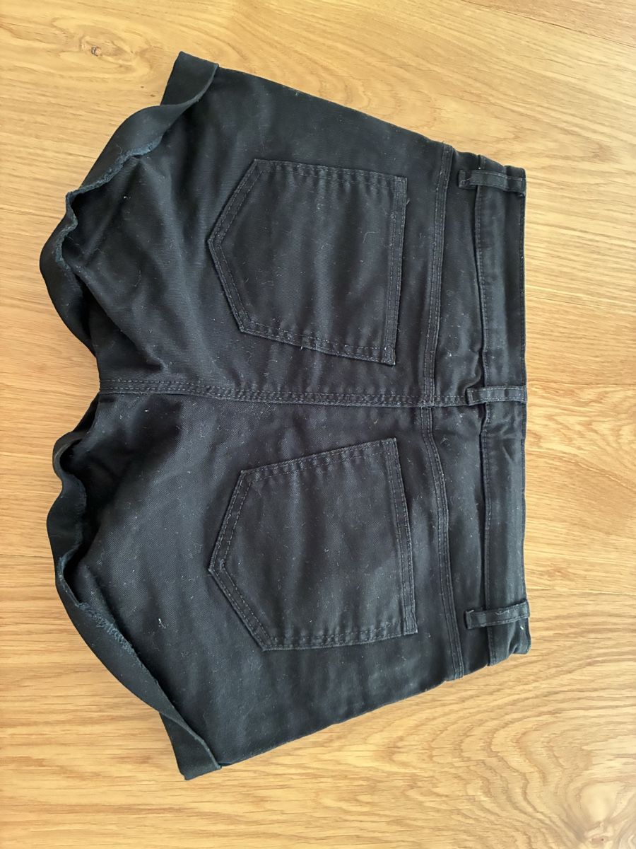 H&M Pantalons: Hotpants – D'occasion à Bassersdorf par secondhand_clothing 1