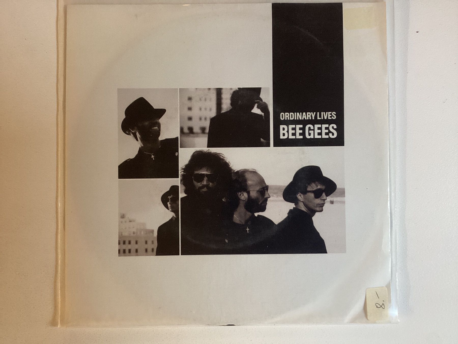 Dischi in vinile: Bee Gees Single - Ordinary Lives / Wing And Prayer – Usato da Gutenswil venduto da Hamzian