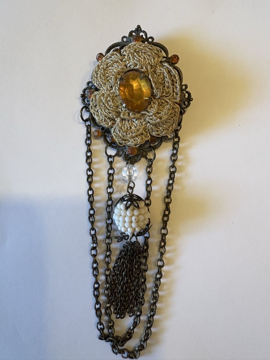 Broches & Aiguilles: Brosche im Victorian Revival styl – D'occasion à Murten par Tzaugg 4