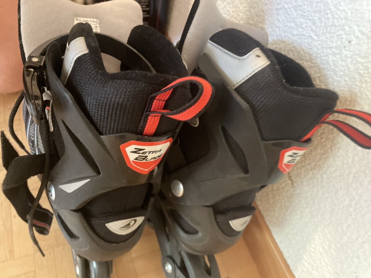Patins à roul. & inline: Inline Skates black and red size 43 – D'occasion à Zürich par ana_6dl5 1
