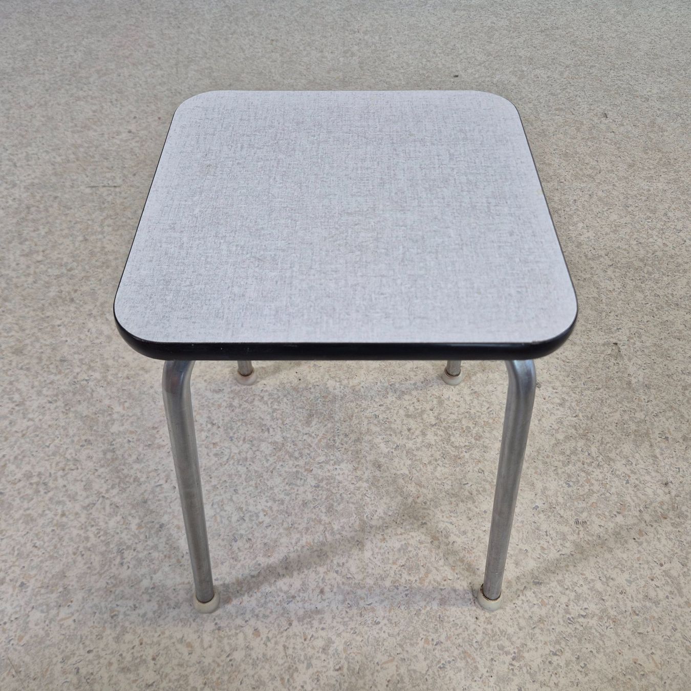 Sgabelli: Kelco Hocker Höcker Küchenhocker Tabouret grau – Usato da Nottwil venduto da Wondewa-Shop 7