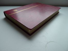 ein Album mit Motiven von Vögel und Pflanzen