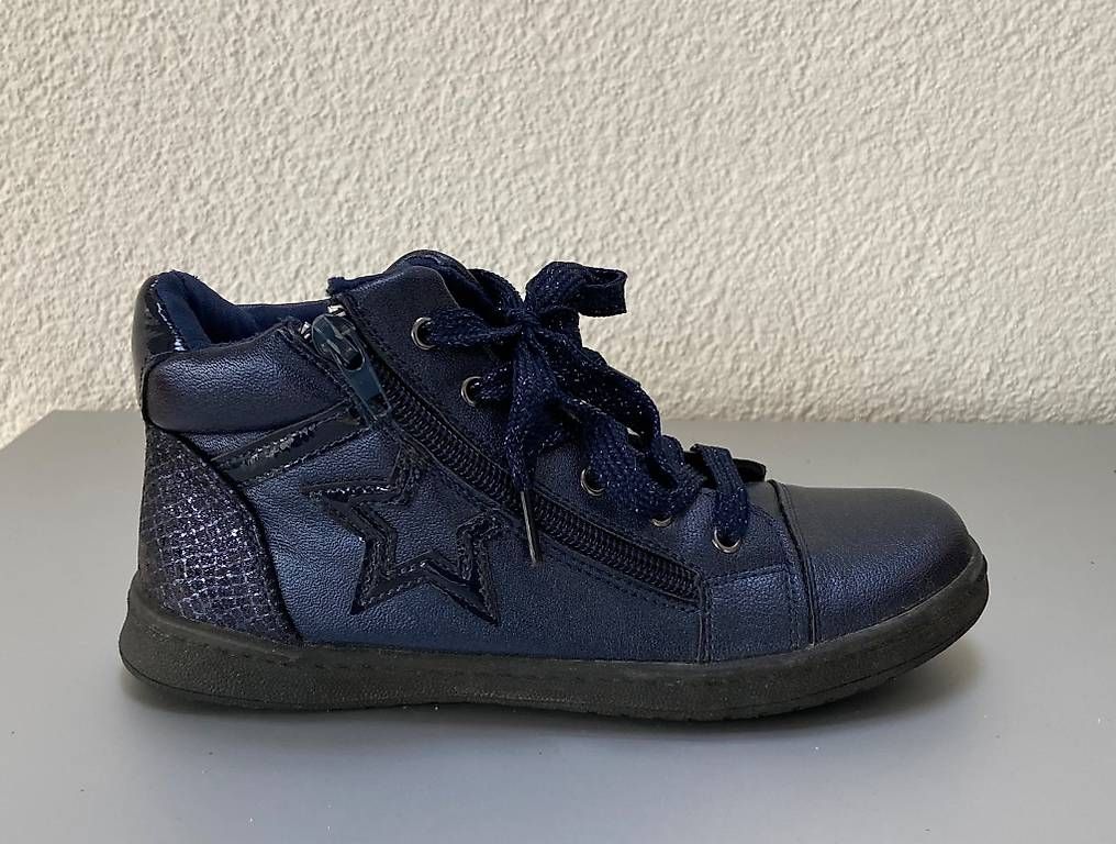Scarpe per ragazze: Hohe Sneaker Gr. 33 blau Mädchen – Usato da Arlesheim venduto da Livifee