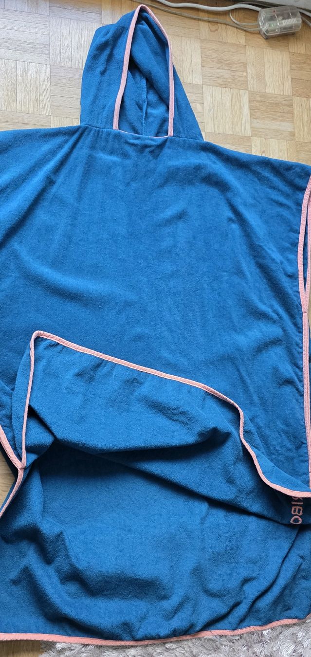 Decathlon Peignoirs: Cabine de plage / linge de plage – D'occasion à Yverdon-les-Bains par van_dq65 2