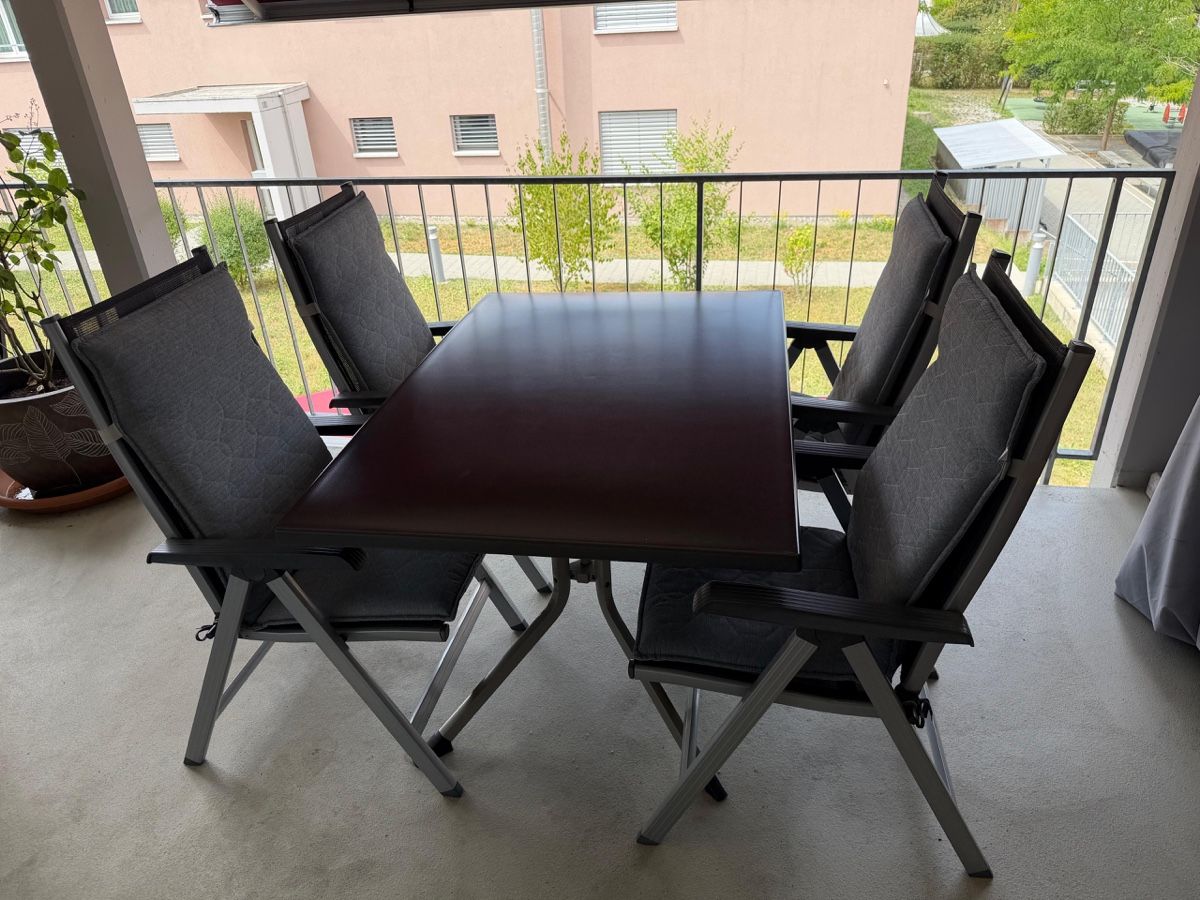 Kettler Set di tavolo e panche: Gartenset Tisch mit 4 Klappstühlen – Usato da Pfungen venduto da melos