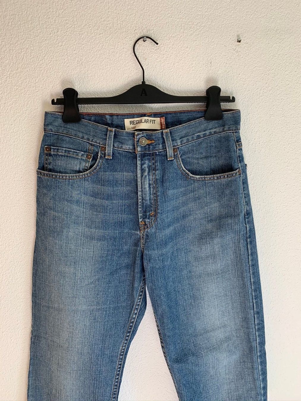 Levi's Jeans: LEVIS - Vintage Regular Jeans blau W31 L34 – D'occasion à Zürich par Diazaio 1
