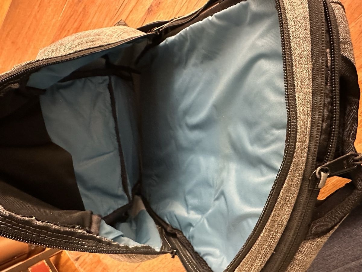 Dakine Rucksäcke: Dakine Rucksack Grau - Ideal für Schule, Uni oder Arbeit! – Gebraucht aus Zürich von Gadgets2020 2