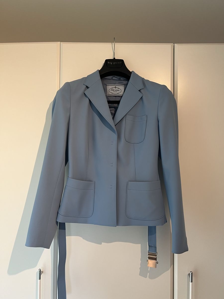 Prada Giacche: Prada Blazer Hellblau mit Gürtel - Grösse 40 – Nuovo (secondo la descrizione) da Thalwil venduto da Yerf25