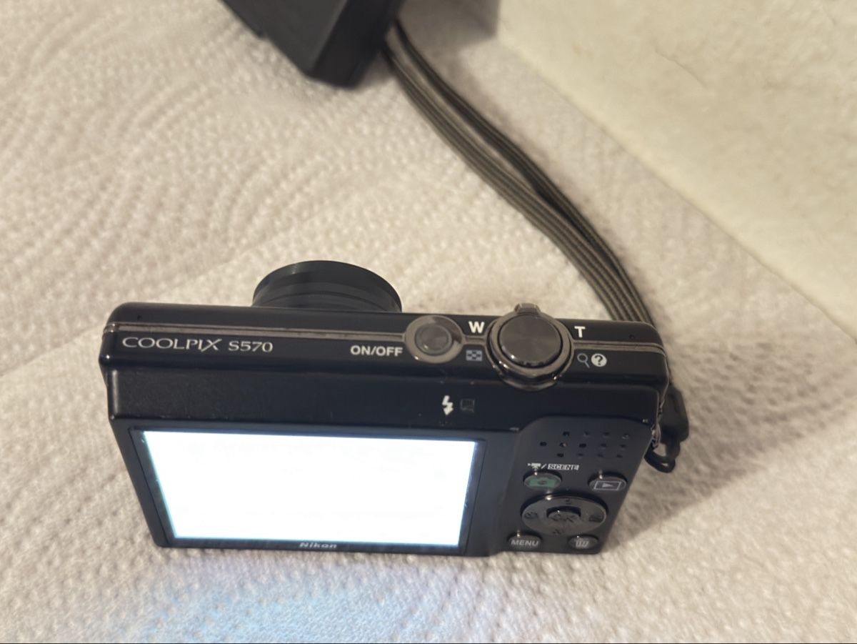 Nikon Fotocamera: Nikon Coolpix S570 Digital Kamera – Usato da Zürich venduto da beli_30 3