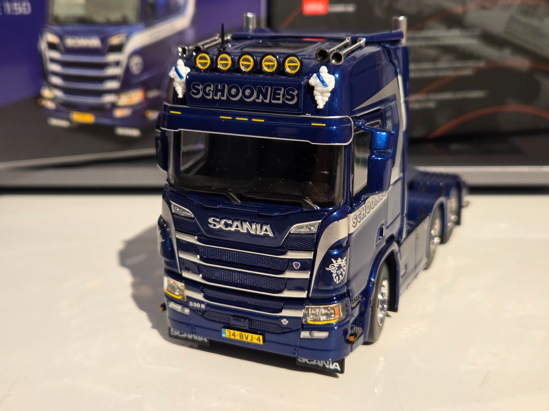 Scania Kit di modellismo & Modellini statici: Scania Schoones IMC 1:50 – Nuovo e nell'imballaggio originale da Baar venduto da Liebherrbagger 2