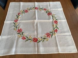 Tischdeckeli gestickt- Handarbeit