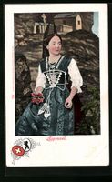 Junge Frau in Appenzeller Tracht mit Blu