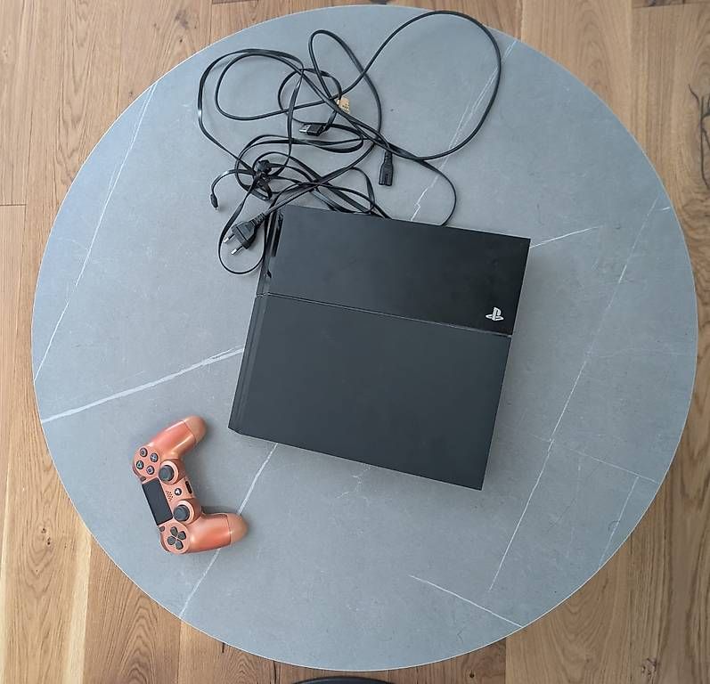 Sony Konsolen: Sony PlayStation 4 PS4 mit Controller  voll funktionsfähig – Gebraucht aus Bern von Sebastian1995