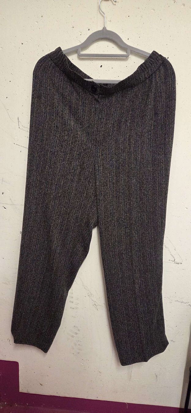 Pantaloni: Stoffhose /elastisch, Grösse 46 – Usato da Subingen venduto da DENDLE20