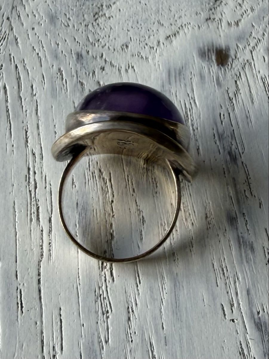 Bagues: Silberring mit violettem Stein oder Glas – D'occasion à Schönenbuch par Wenscles 1
