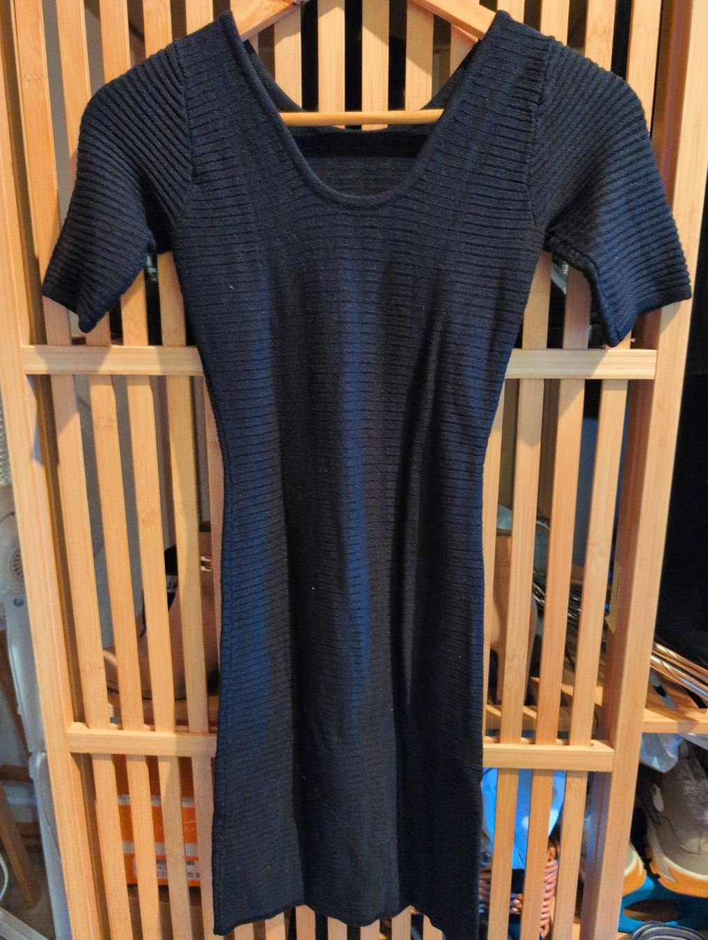 Guess Vestiti: Guess Rippstrickkleid schwarz XS – Usato da Unterlunkhofen venduto da SophieS. 1