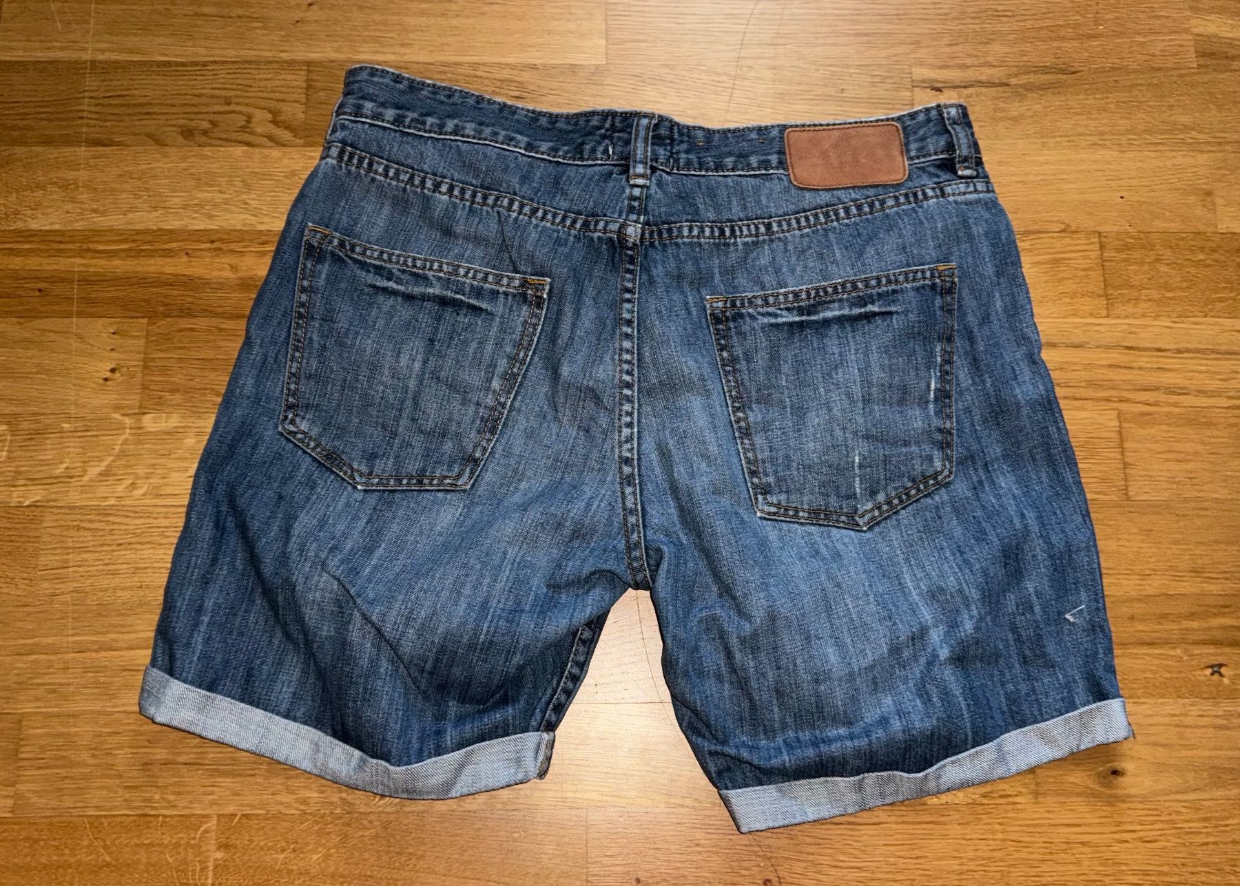 H&M Jeans: Jeans Shorts von Logg, 29 Inches – Gebraucht aus Gümligen von morticiaaddams 2